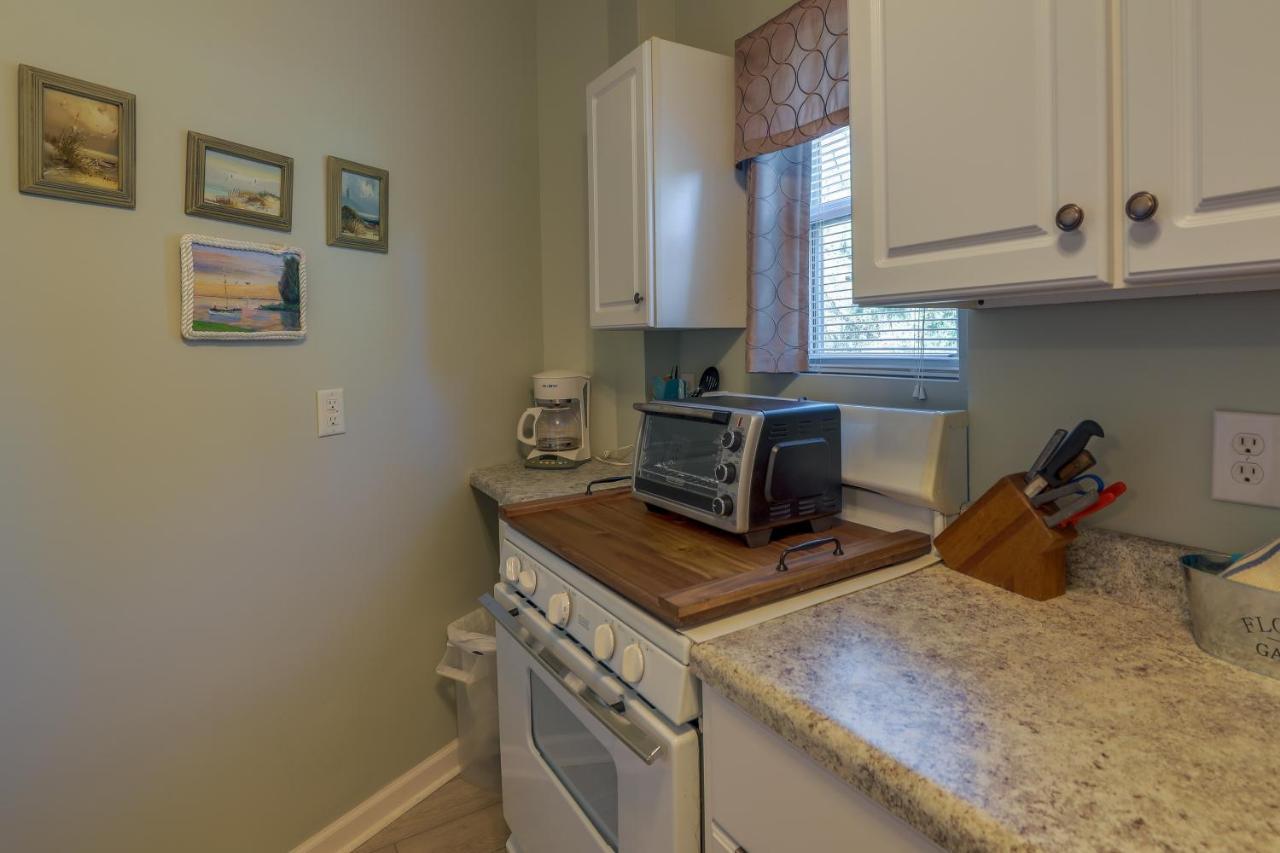 Sneads Ferry Vacation Rental Studio With Water Views エクステリア 写真