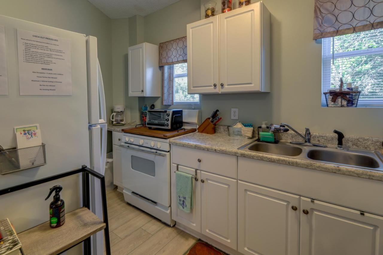 Sneads Ferry Vacation Rental Studio With Water Views エクステリア 写真