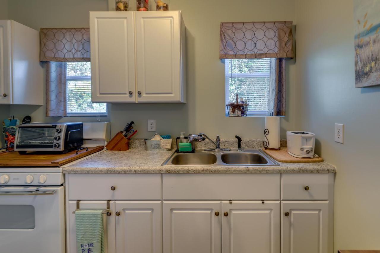 Sneads Ferry Vacation Rental Studio With Water Views エクステリア 写真
