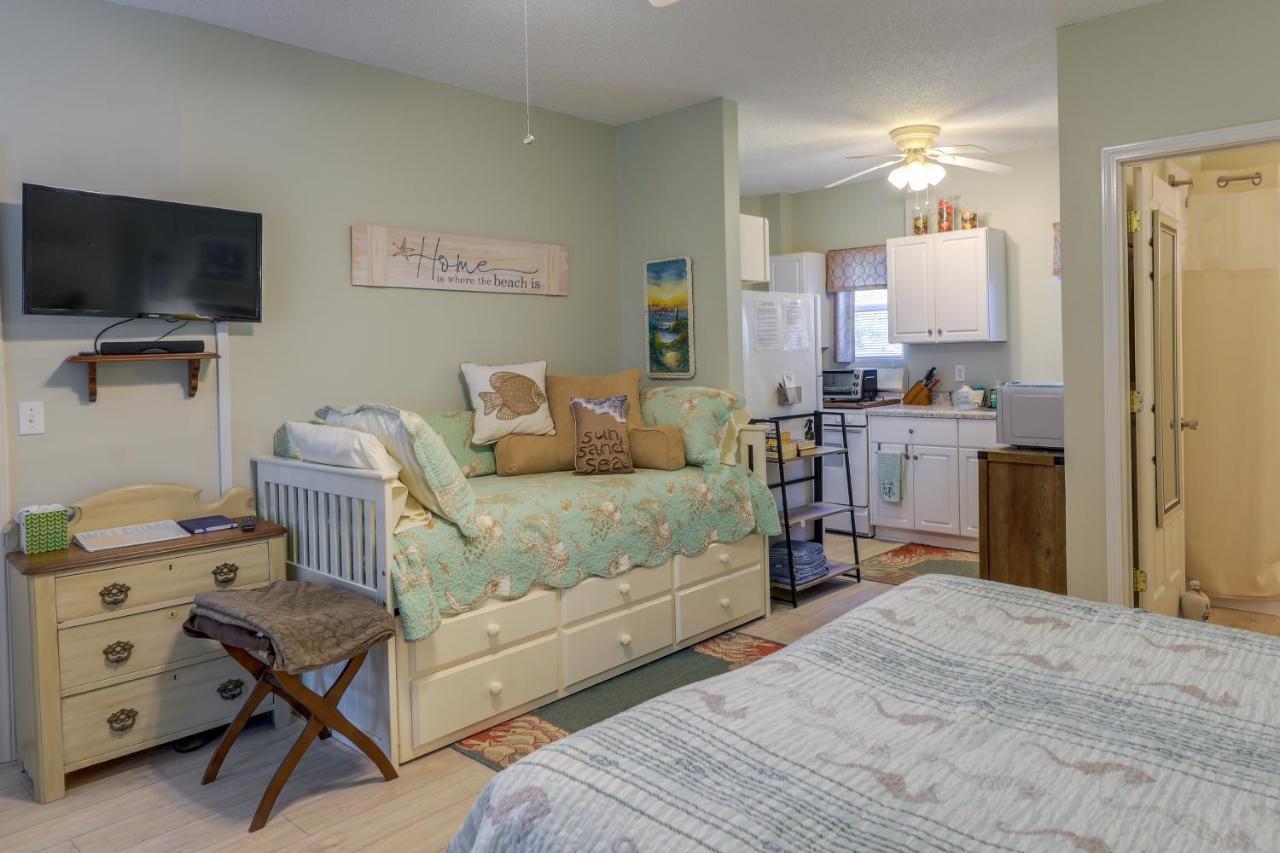 Sneads Ferry Vacation Rental Studio With Water Views エクステリア 写真